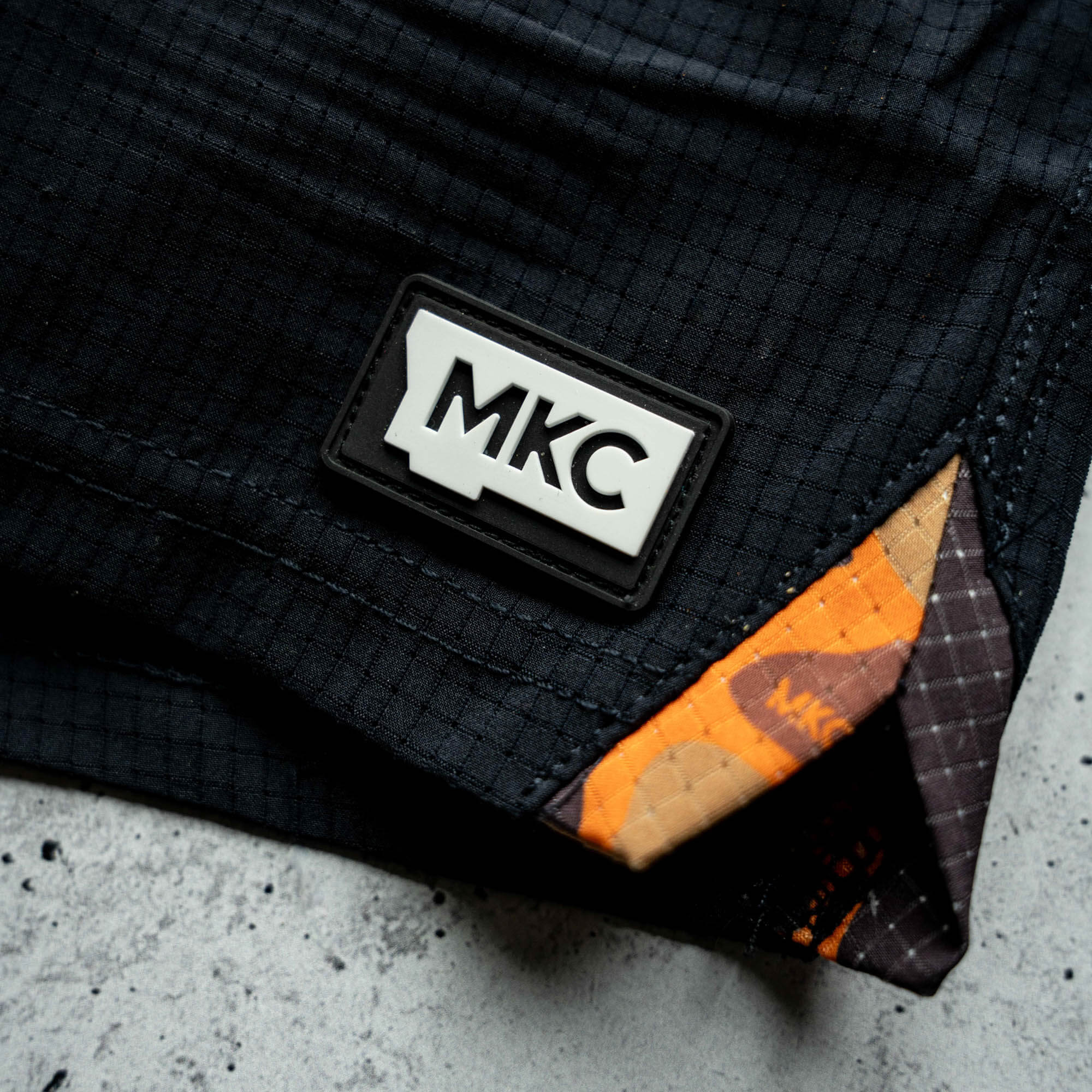 MKC RUN WITH KNIVES SHORT