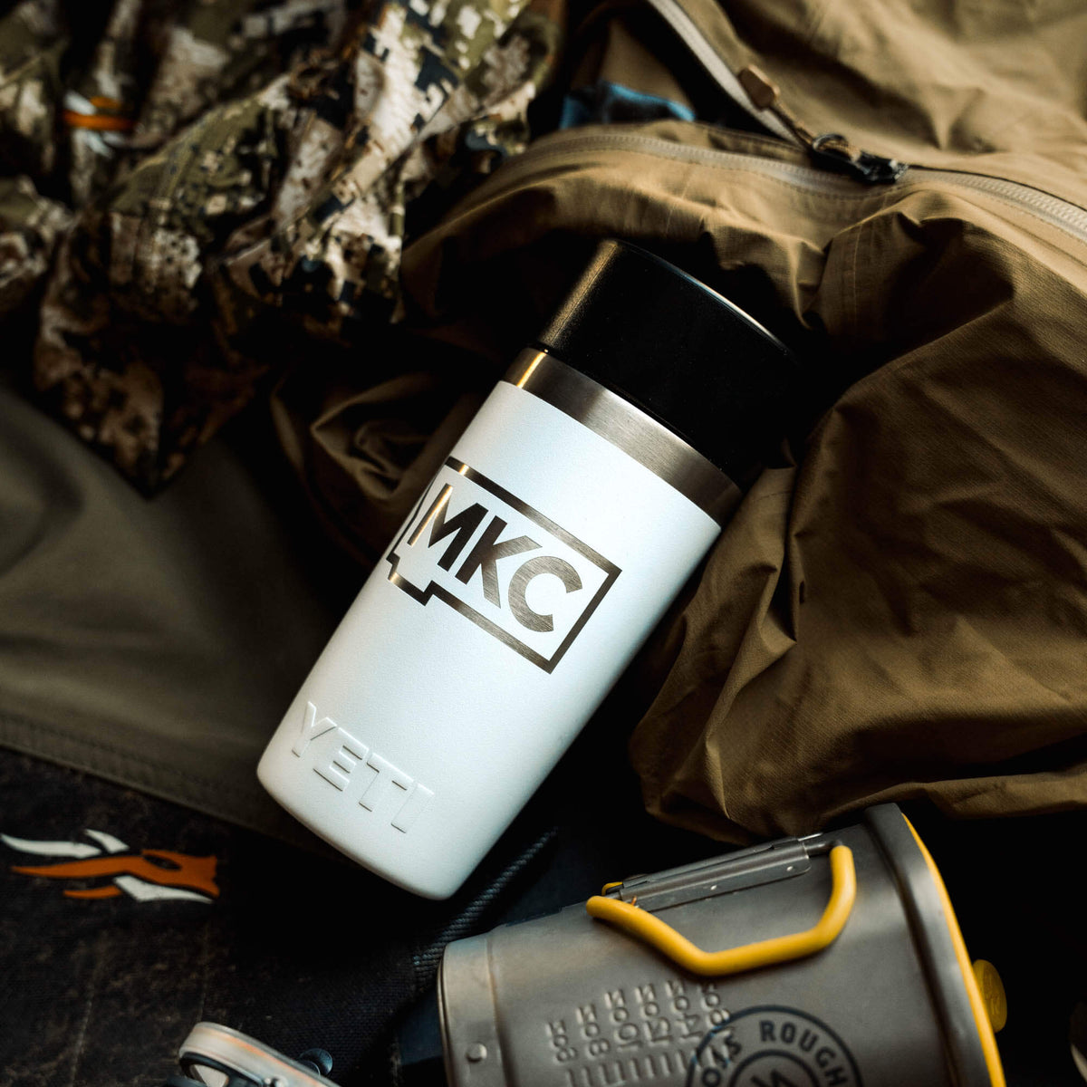 MKC x YETI RAMBLER 12 OZ HOTSHOT - WHITE