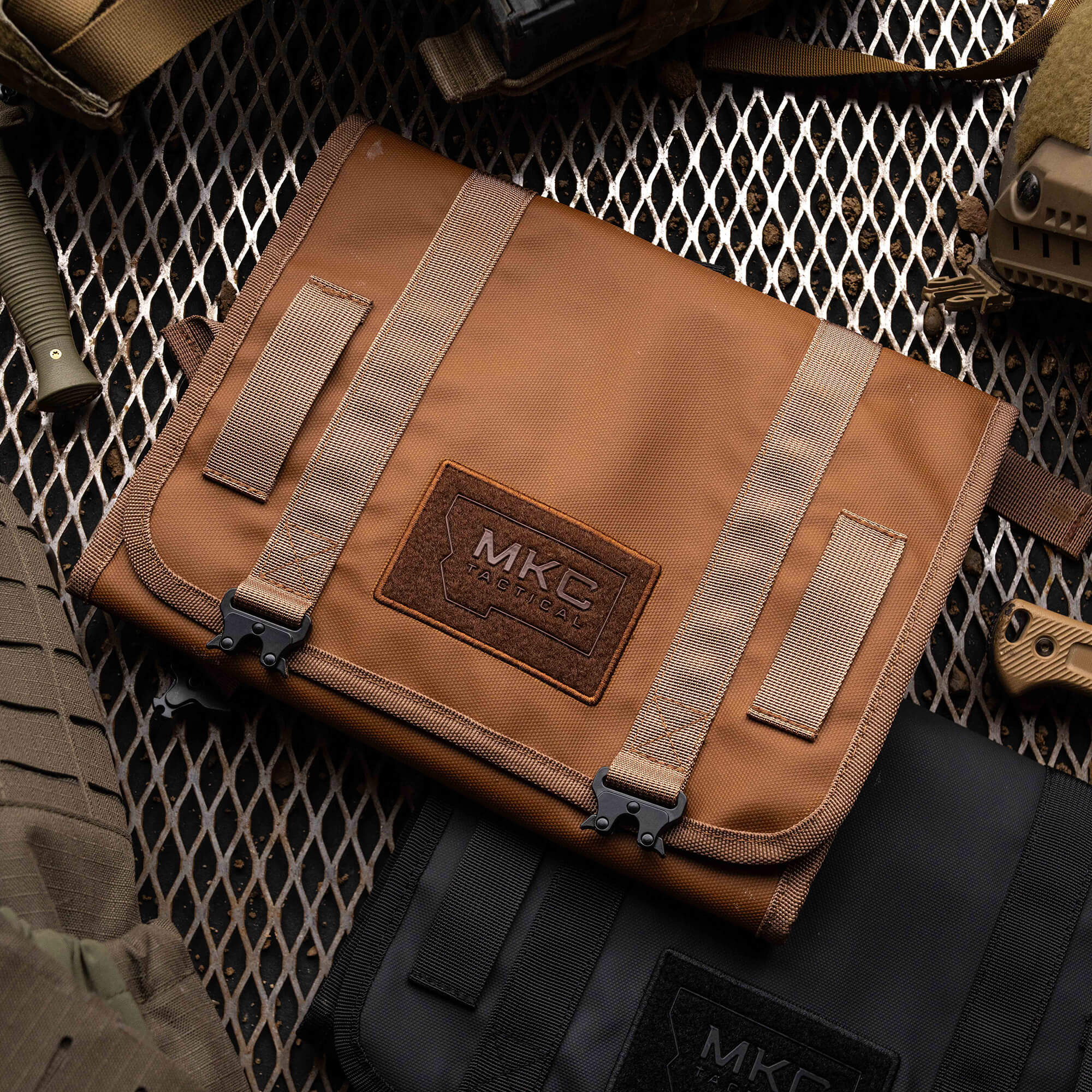 TACTICAL KNIFE ROLL - COYOTE