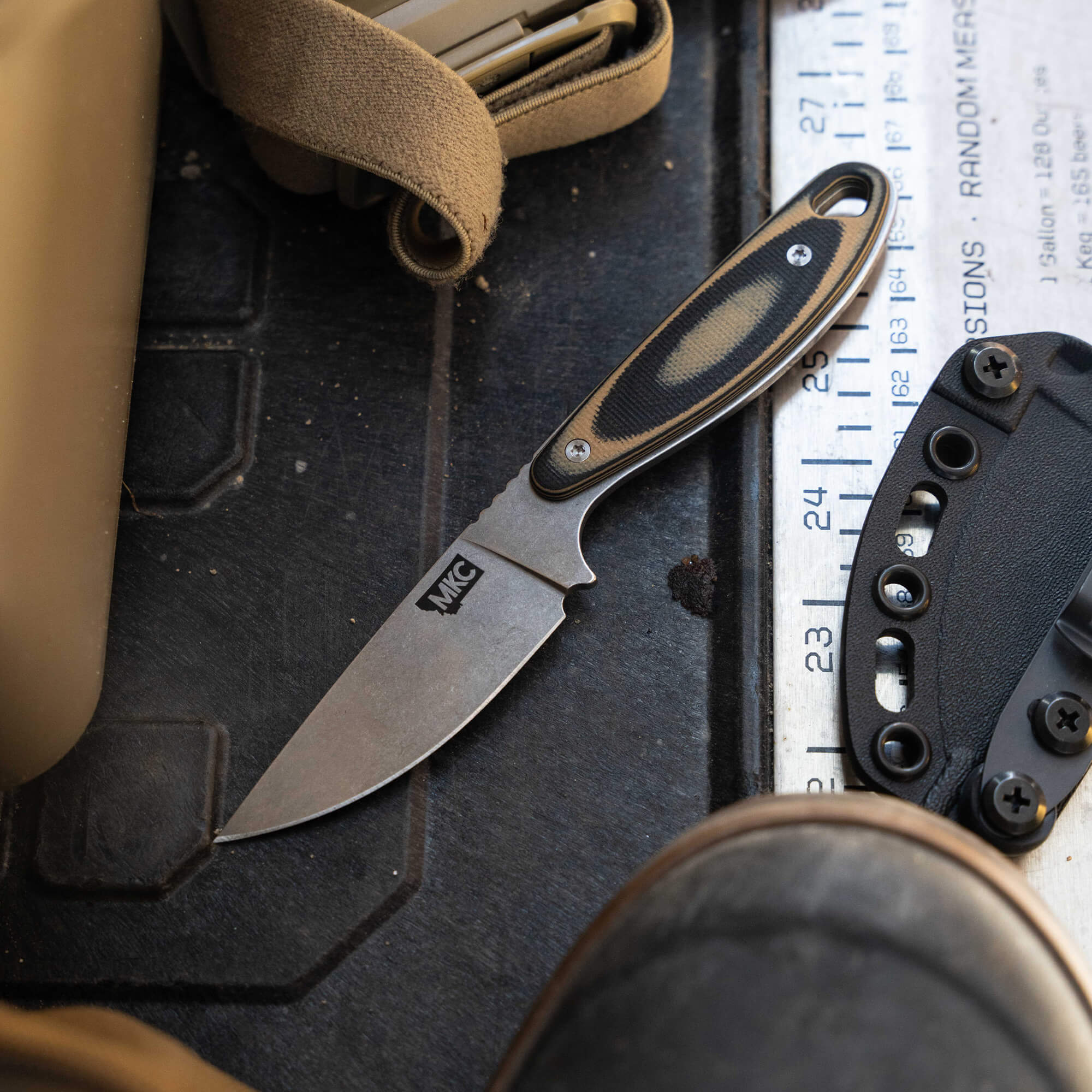 CASTLE ROCK - TAN & BLACK