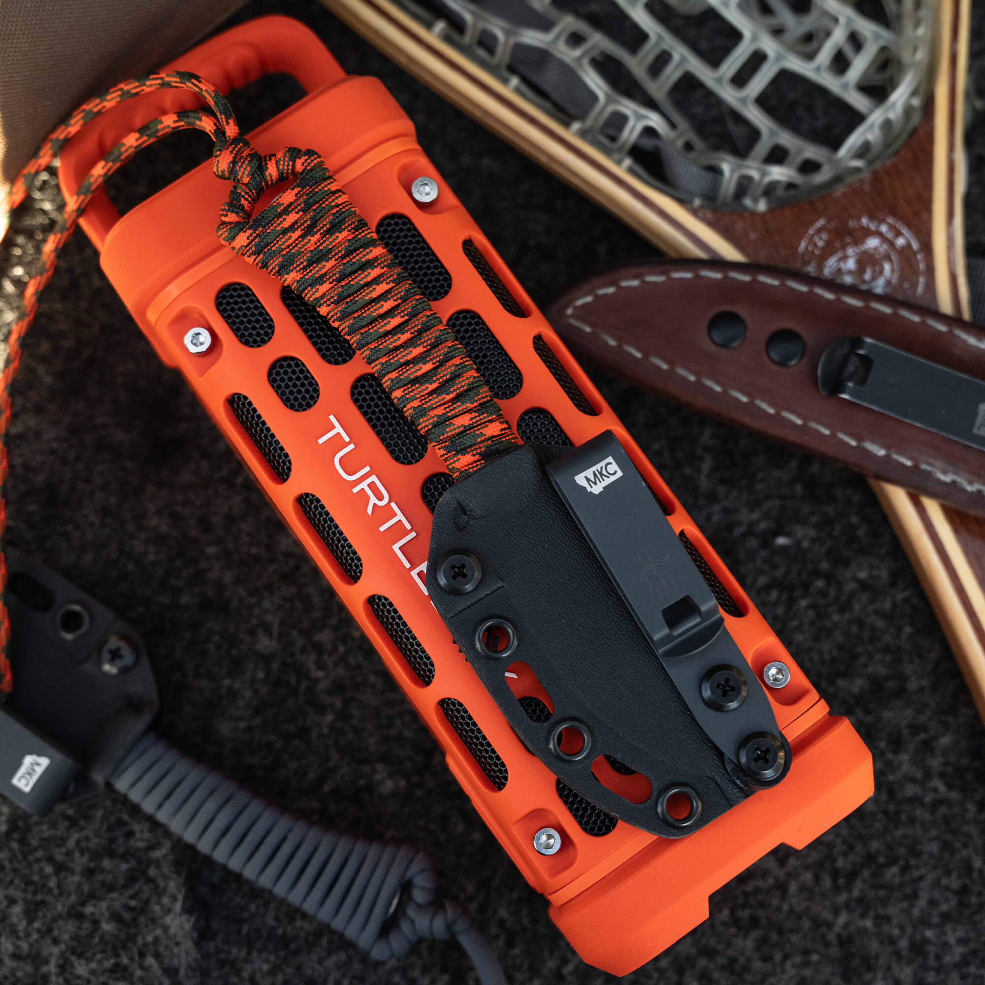 MINI STONED GOAT - ORANGE & BLACK